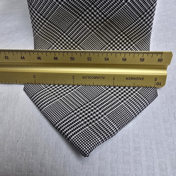 Comseta HoundstoothSophisticated Black and Gray Diagonal Pattern Tie - Picture 3 of 7